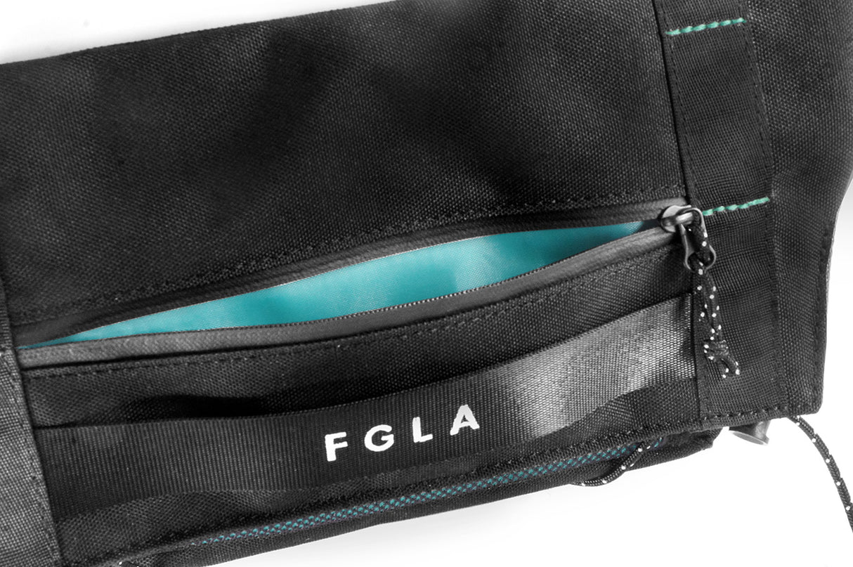 <A 000a001v3> Fungolia multi-purpose pouch (Black/Aqua green)