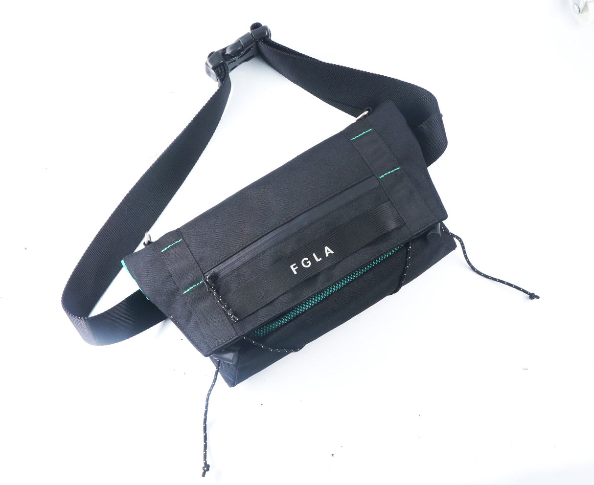 <A 000a001v3> Fungolia multi-purpose pouch (Black/Aqua green)