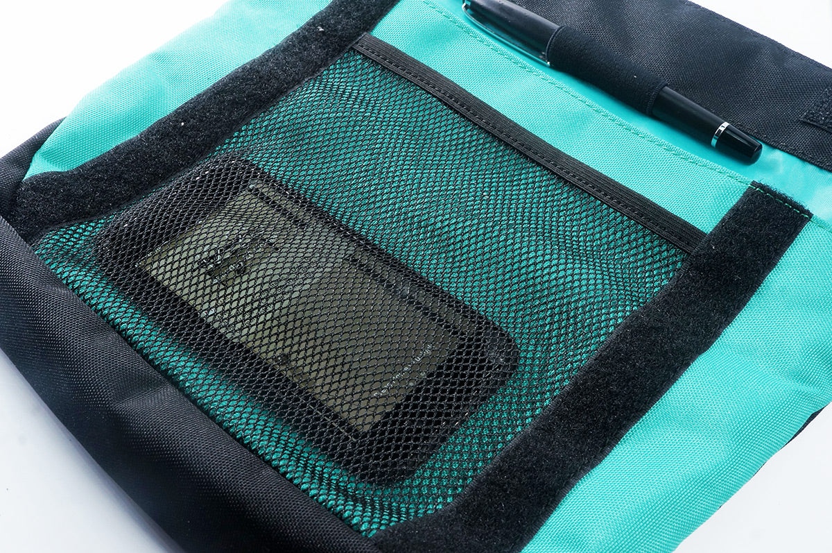 <A 000a001v3> Fungolia multi-purpose pouch (Black/Aqua green)