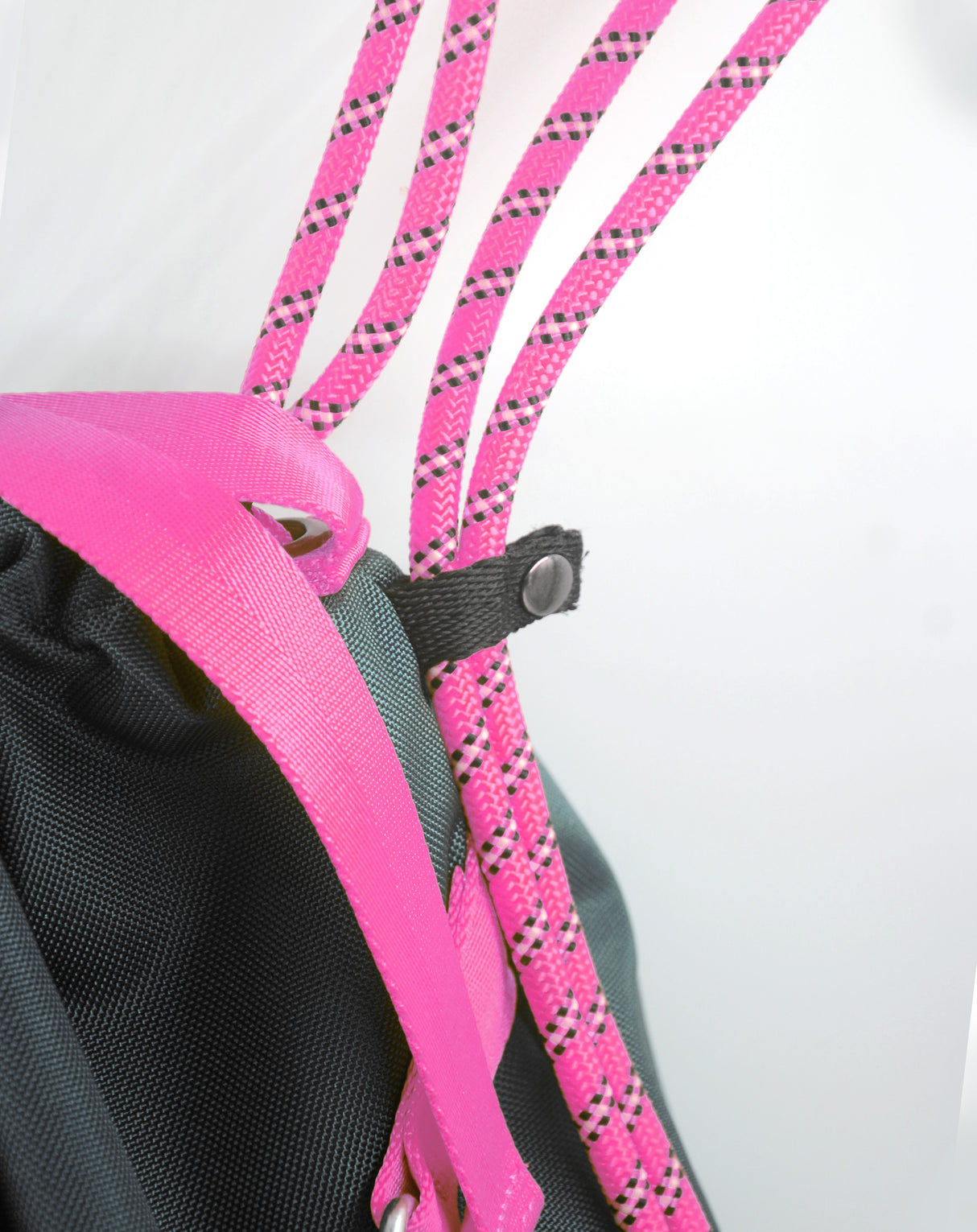 <A 000a55> Fungolia Premium drawstring backpack (Black/Pink)