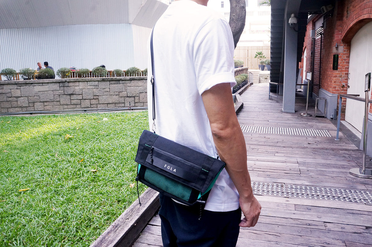 <A 000a001v3> Fungolia multi-purpose pouch (Black/Aqua green)