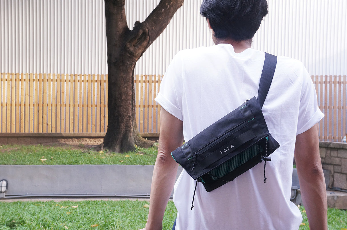 <A 000a001v3> Fungolia multi-purpose pouch (Black/Aqua green)