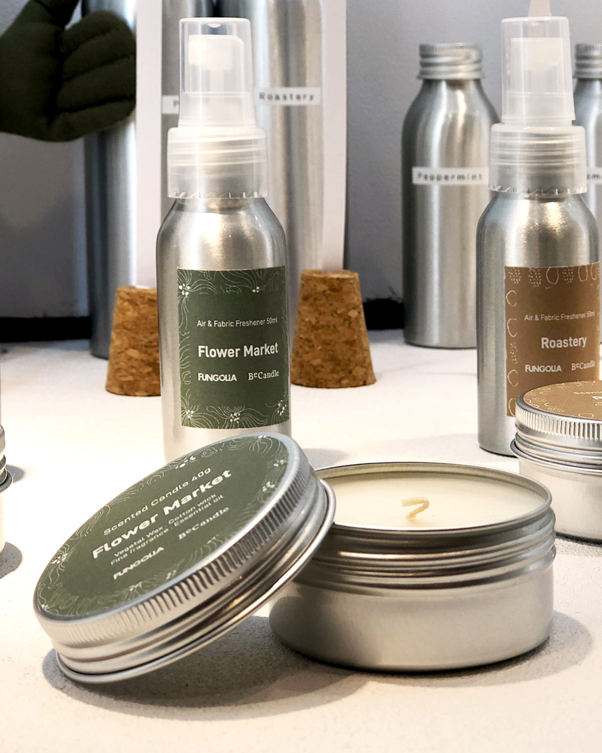 <A 000a72> Fungolia x Becandle Scented Travel Candle (Flower Market)