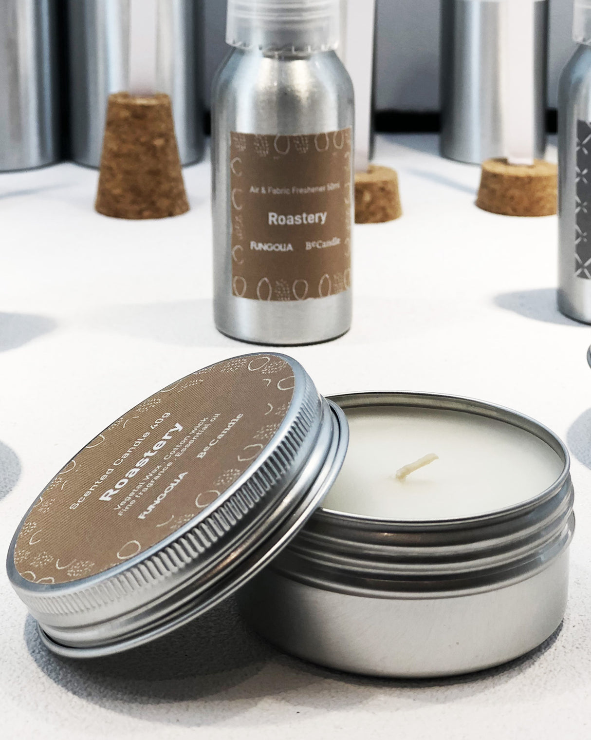 <A 000a73> Fungolia x Becandle Scented Travel Candle (Roastery)