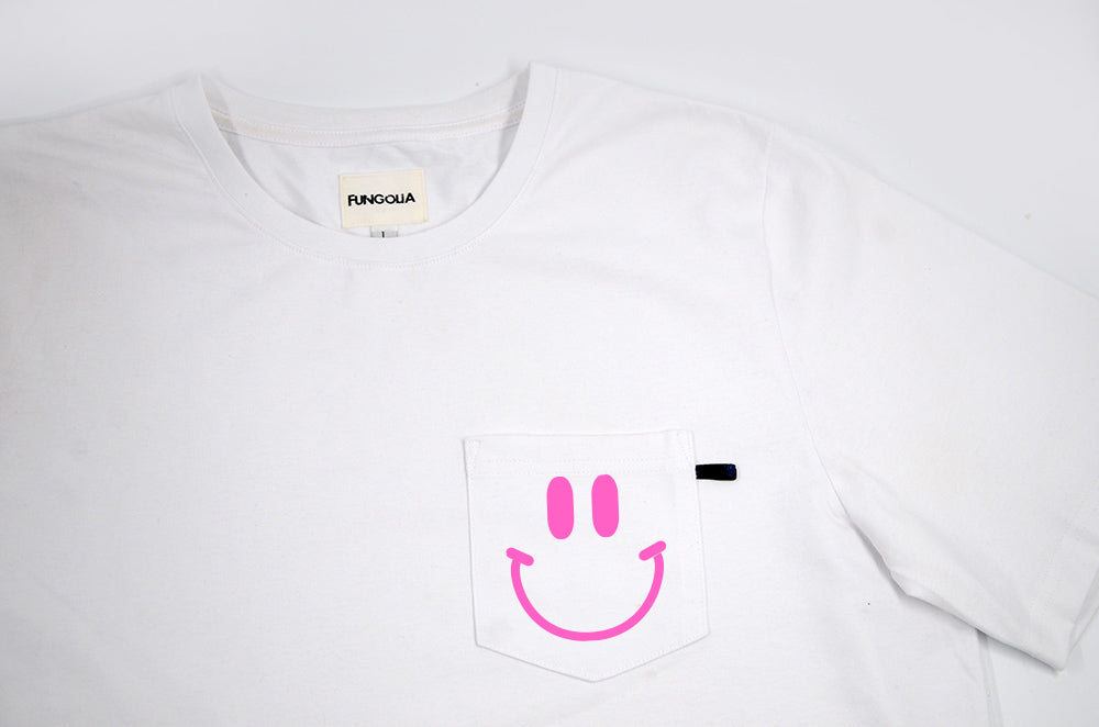 <A 058>Muse Pocket Tee - White (Smiley Face)