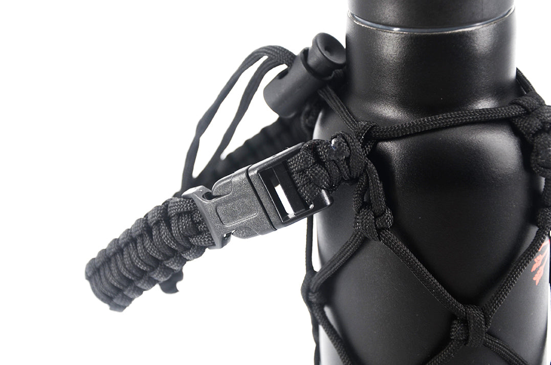 <zzA 000a001y5r1> Fungolia 21 oz double wall insulated stainless steel water bottle with paracord holder (Black)