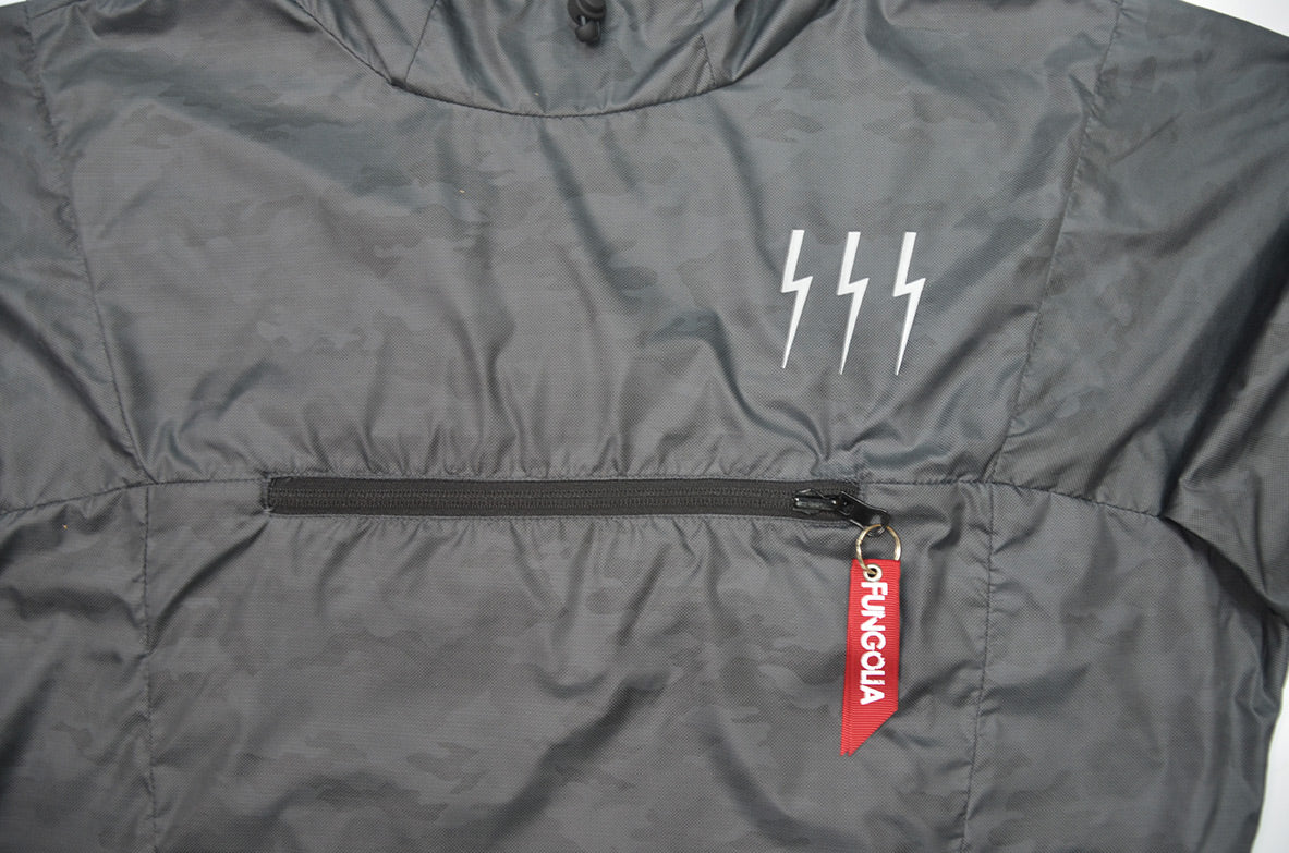 <A 000a001y5a01> Fungolia Packable Windbreaker (Grey Camouflage)