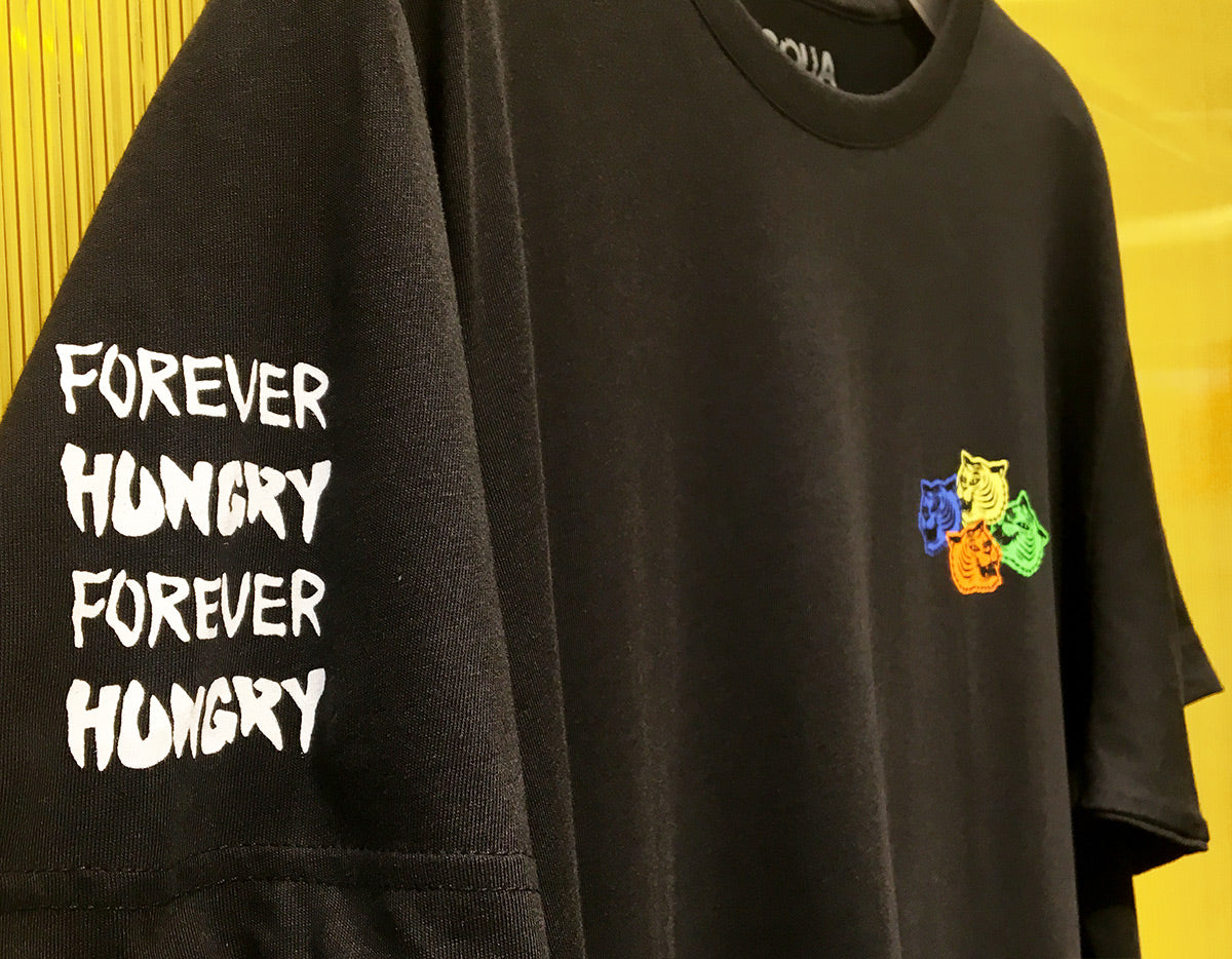 <A 000a004c> Forever Hungry - 4 Tigers (Black)