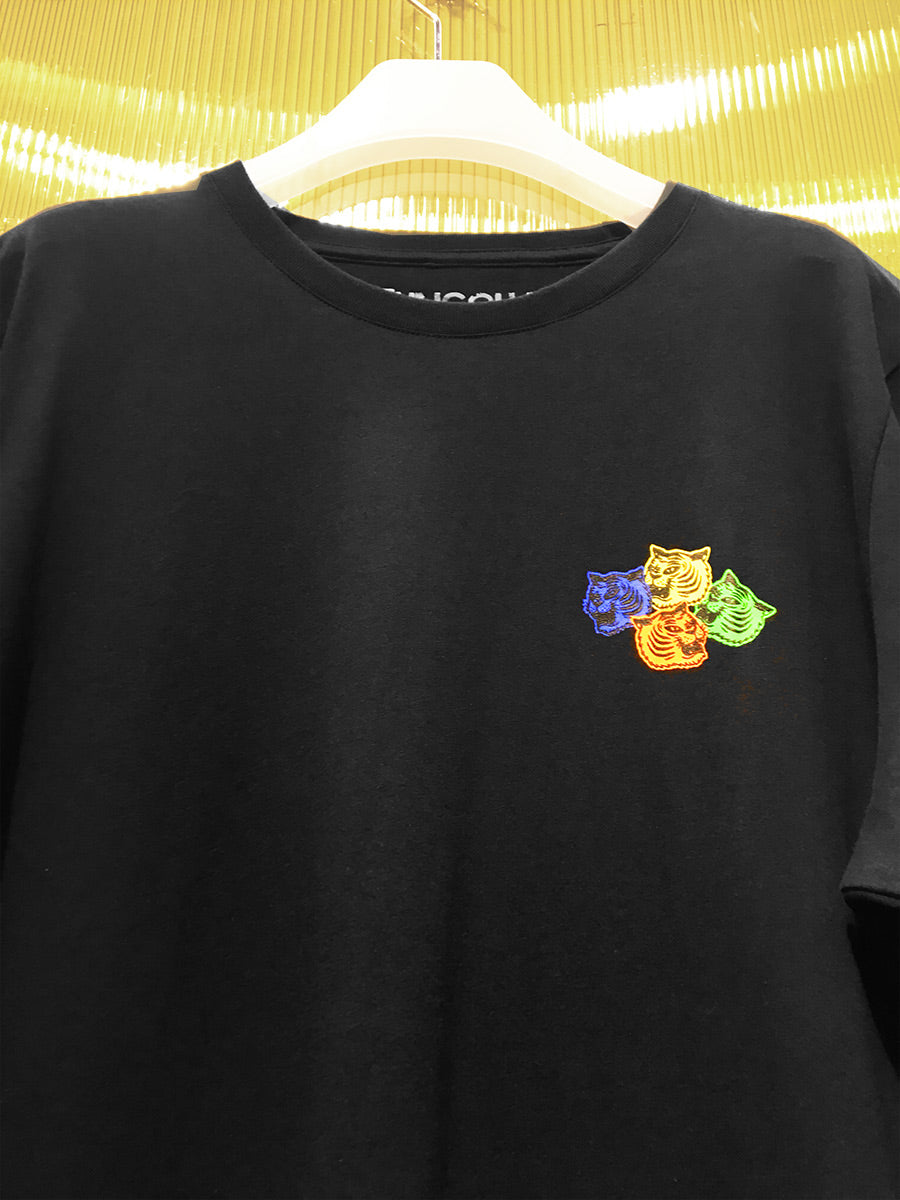 <A 000a004c> Forever Hungry - 4 Tigers (Black)