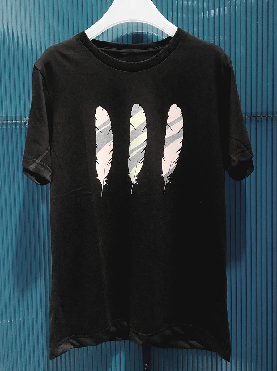 <A 000a003ab> Fungolia 4th Anniversary Large Feather Tee - Pale Pink & Green & Silver (Black)