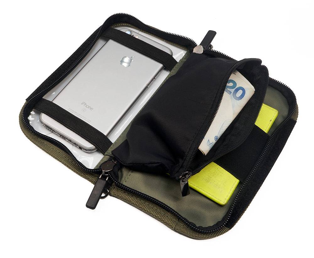 <A 000a001z6> Fungolia Smartphone Charging Pouch (Green)