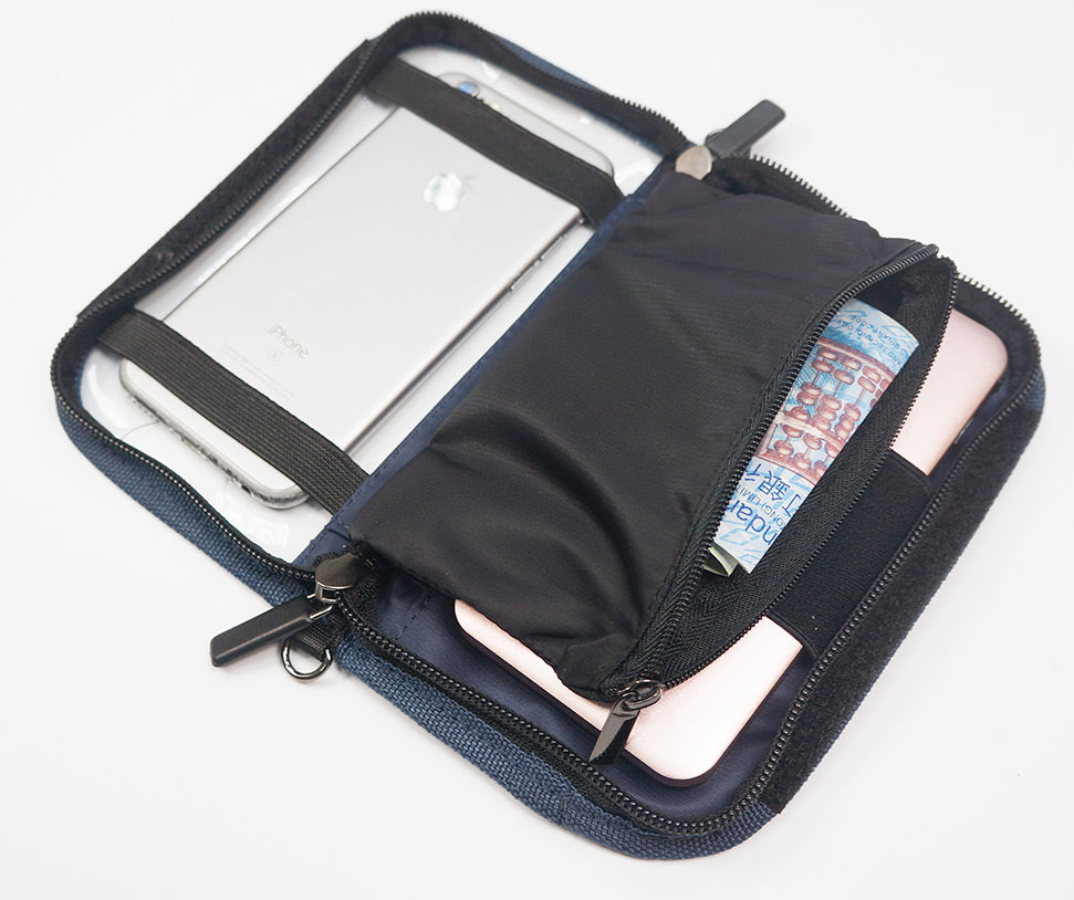 <A 000a001z7> Fungolia Smartphone Charging Pouch (Navy)