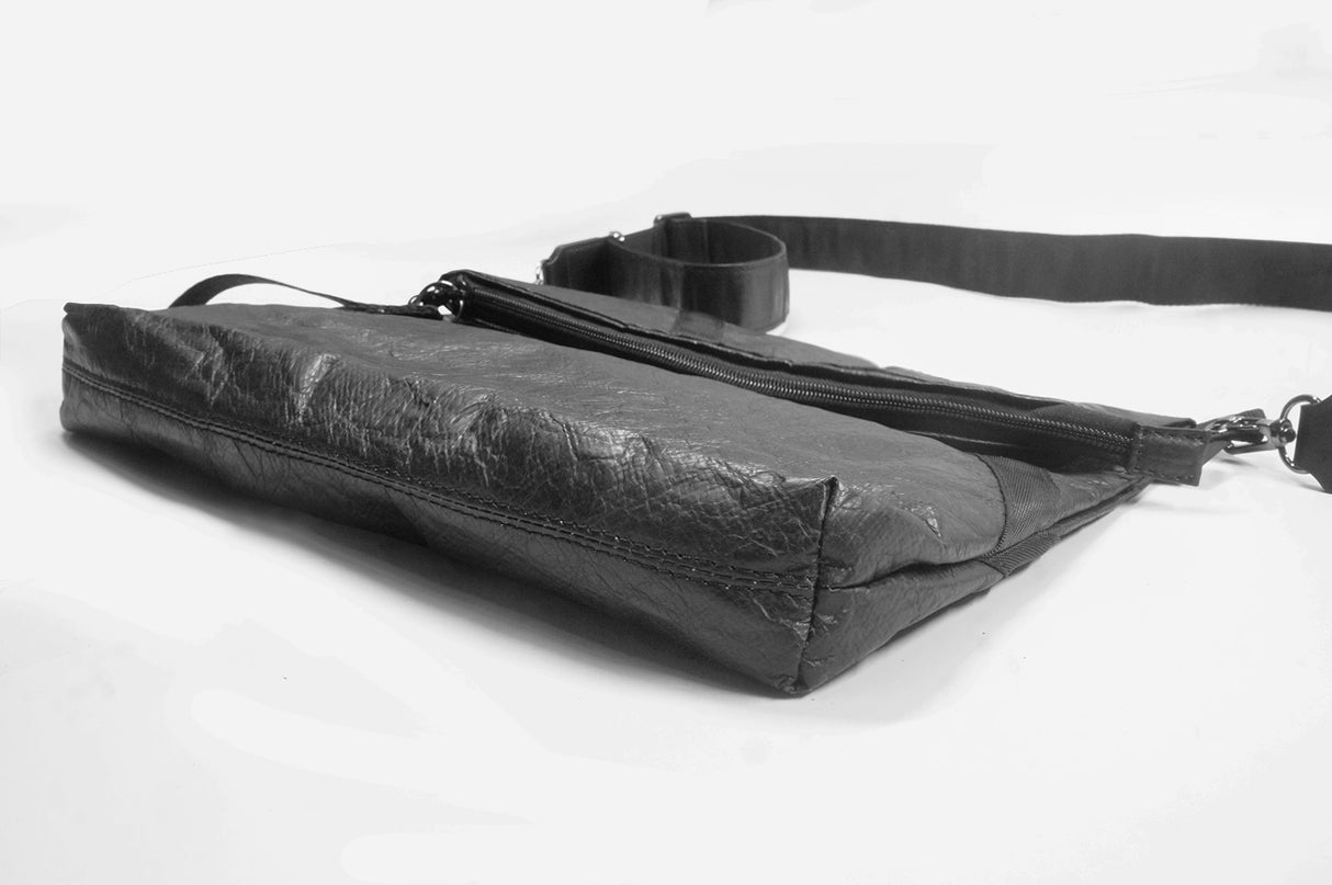 <A 000a001k04> Fungolia Mid-size Tyvek Shoulder Bag (Black) (With KOVID-TEX Antimicrobial Lining)