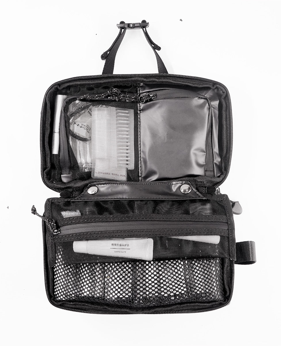 <A 000a001a92tx> Fungolia Mid-sized Expandable Premium Toiletry Bag (Matte Black)