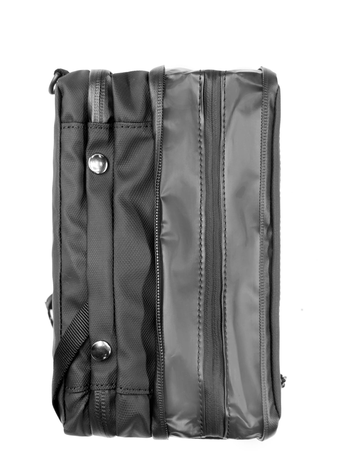 <A 000a001a92tx> Fungolia Mid-sized Expandable Premium Toiletry Bag (Matte Black)