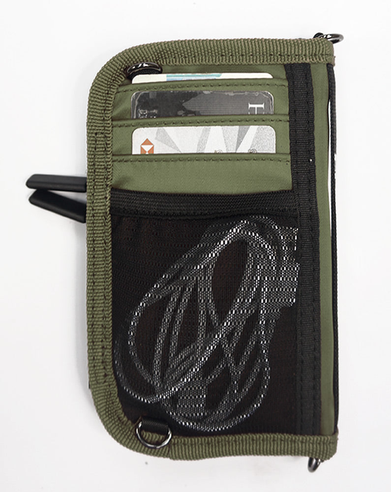 <A 000a001z6> Fungolia Smartphone Charging Pouch (Green)