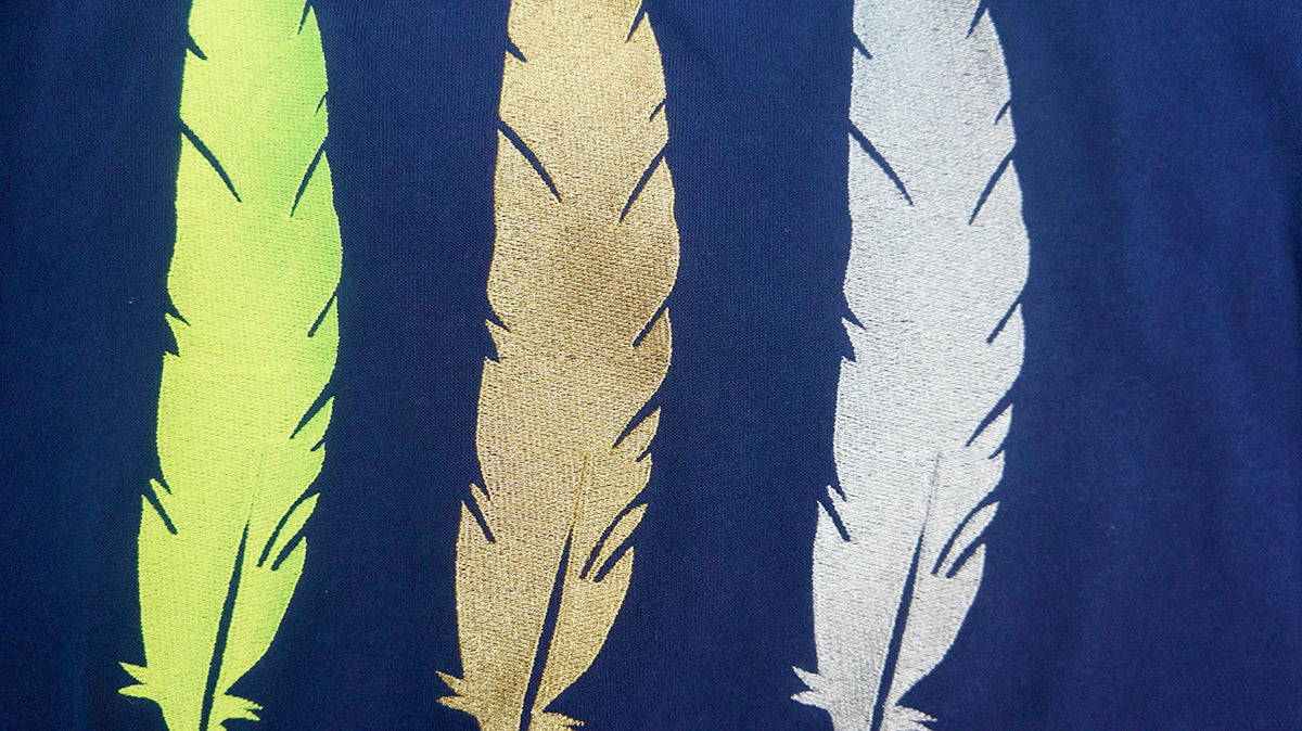 <A 000a001y6e>Embroidered WBF Large Feathers Crew Neck Sweater - French Terry (Navy)