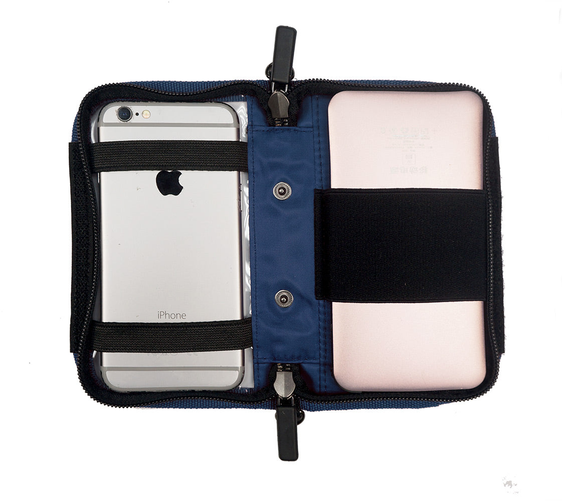 <A 000a001z7> Fungolia Smartphone Charging Pouch (Navy)