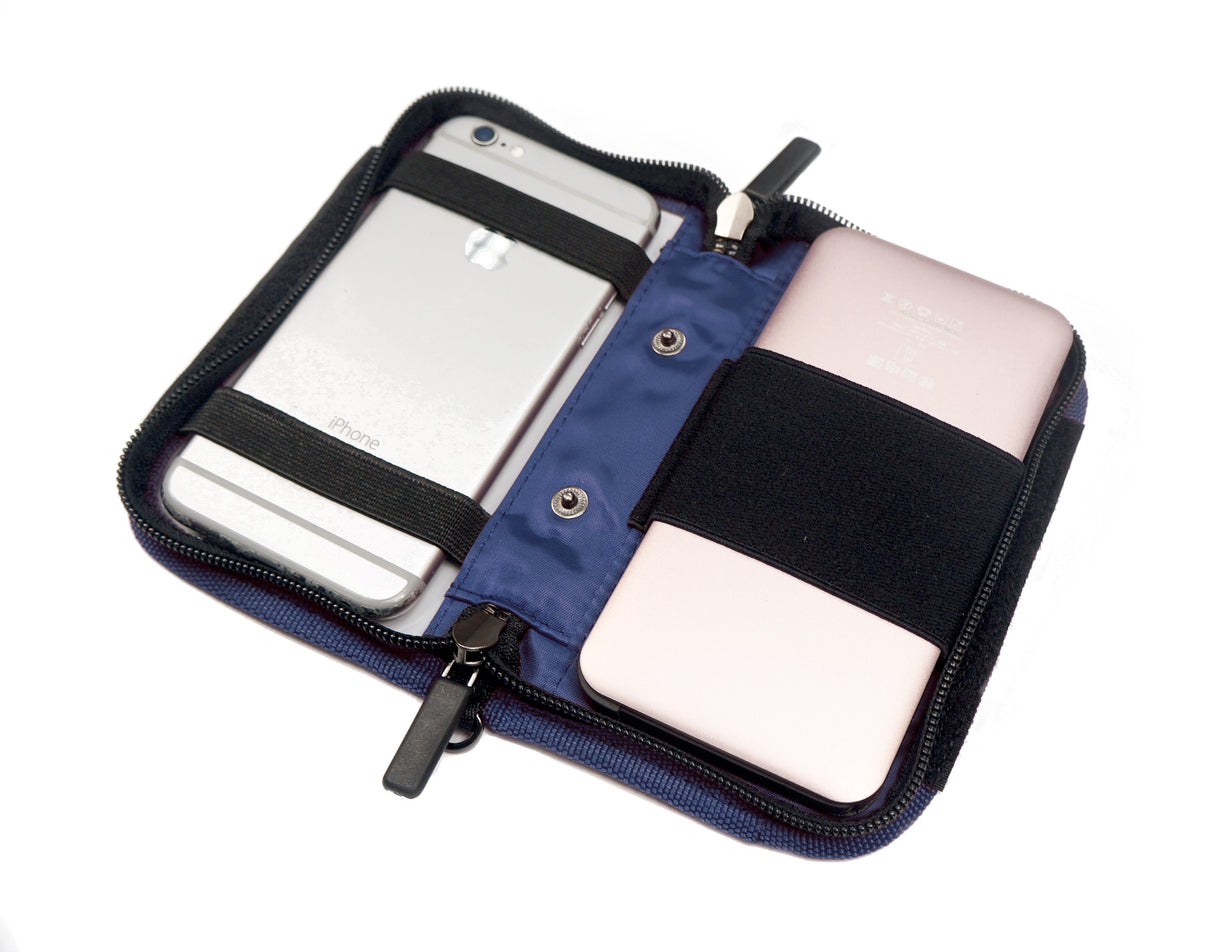 <A 000a001z7> Fungolia Smartphone Charging Pouch (Navy)