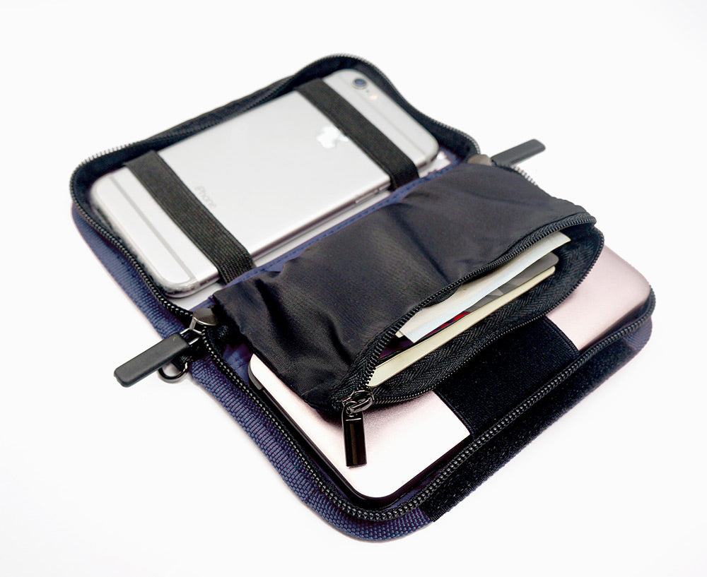 <A 000a001z7> Fungolia Smartphone Charging Pouch (Navy)