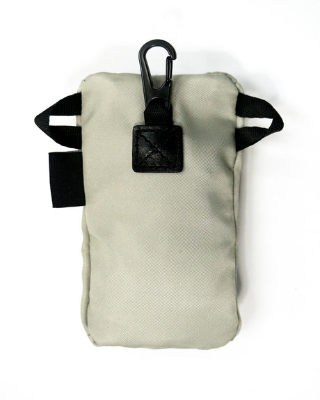 <a>Fungolia Essentials - 鑰匙包（銀灰色）</a><div id="i-5149746180" class="sl-"><ul>

<li>高品質防水尼龍材質</li>

<li>防水拉鍊</li>

<li>小袋配有拉鍊封口，方便安全攜帶，其尺寸非常適合安全攜帶鑰匙、小折疊刀或袖珍工具。</li>


</ul></div>
<div id="i-5149746181" class="sl-">配件</div>
