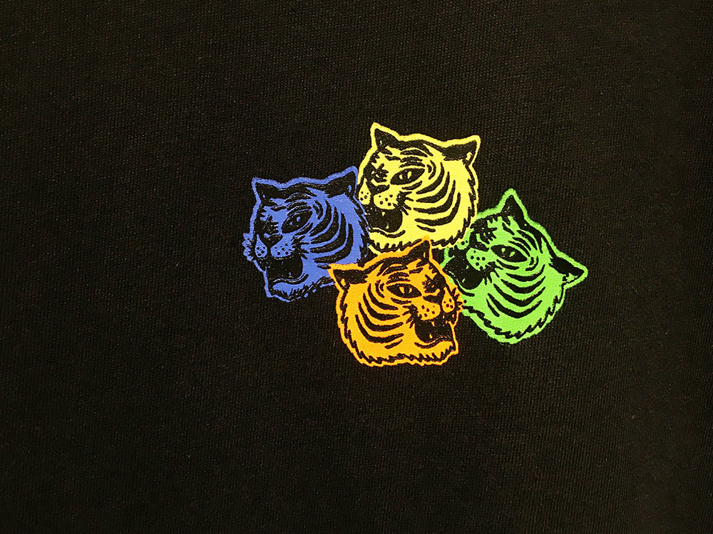 <A 000a004c> Forever Hungry - 4 Tigers (Black)